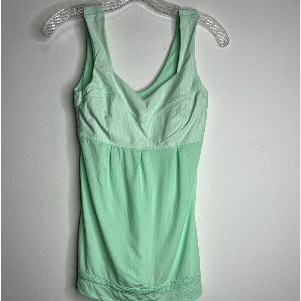 LULULEMON TAME ME Womens Tank Top 
Sz 4 Green Micro Stripe Bra Drawstring